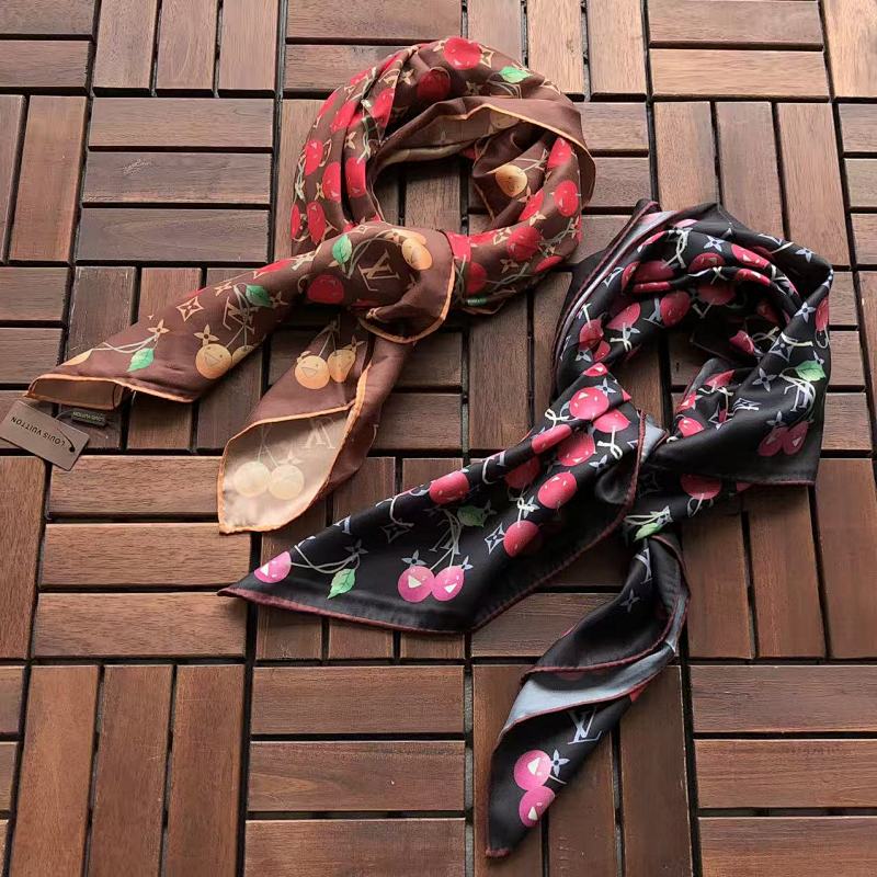 LOUIS VUITTON SCARVES