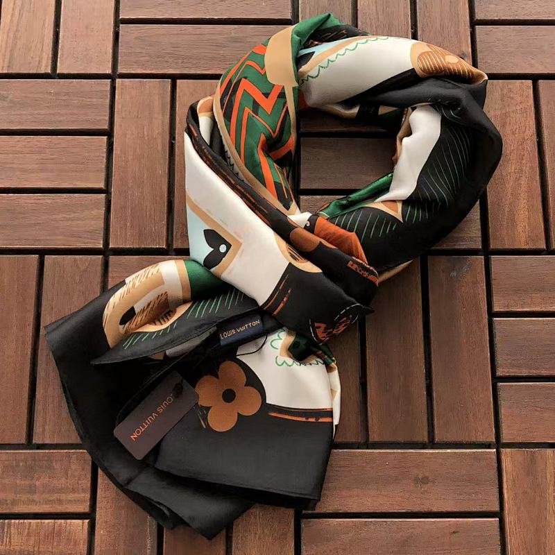 LOUIS VUITTON SCARVES (10)