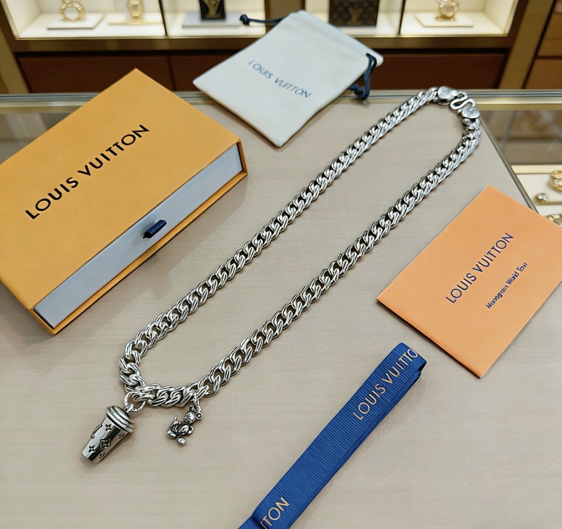LOUIS VUITTON TSHIRTS (352)