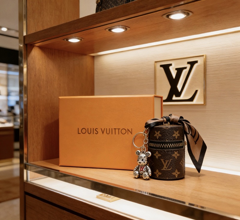 LOUIS VUITTON TSHIRTS (359)