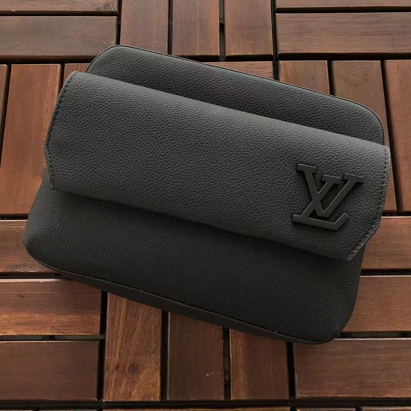 LOUIS VUITTON TSHIRTS (309)