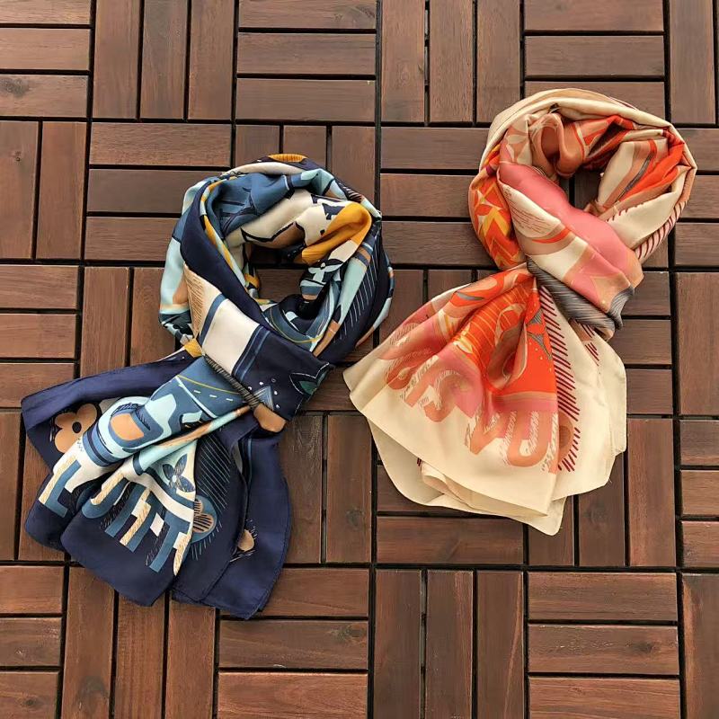 LOUIS VUITTON SCARVES (5)