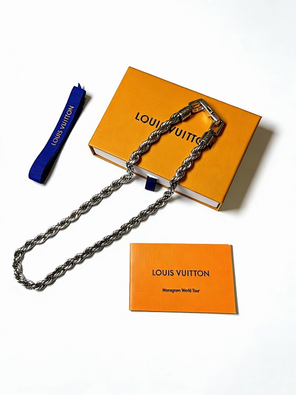 LOUIS VUITTON TSHIRTS (385)