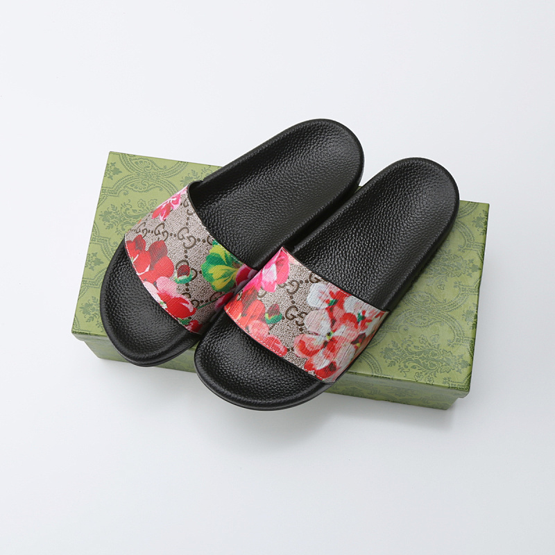 GUCCI GUC Slider 5217