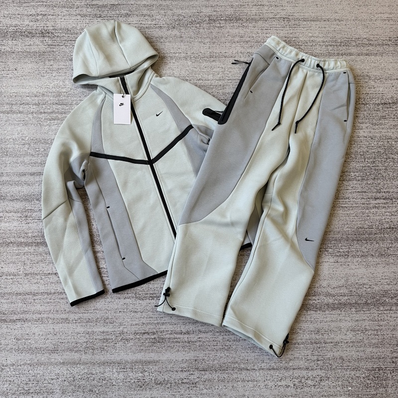 NIKE TECH FLEECE (3)