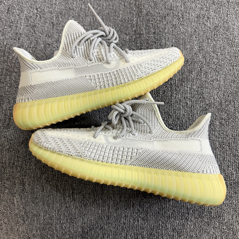 YEEZY SNEAKERS (19)