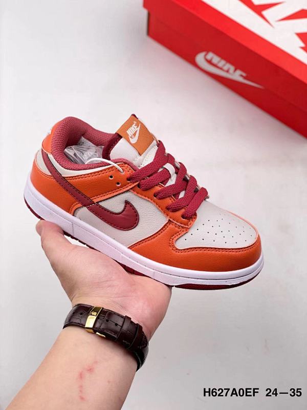 NIKE SNEAKERS