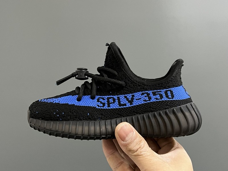 YEEZY SNEAKERS