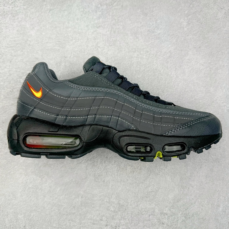 NIKE SNEAKERS (613)