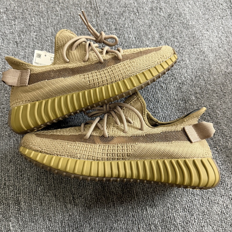YEEZY SNEAKERS (14)