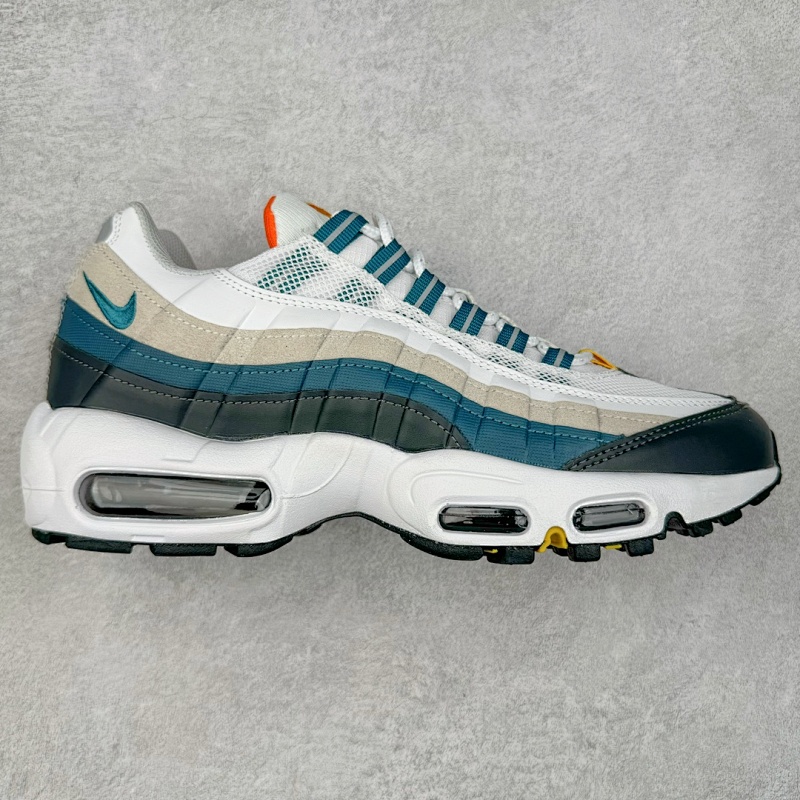 NIKE SNEAKERS (598)