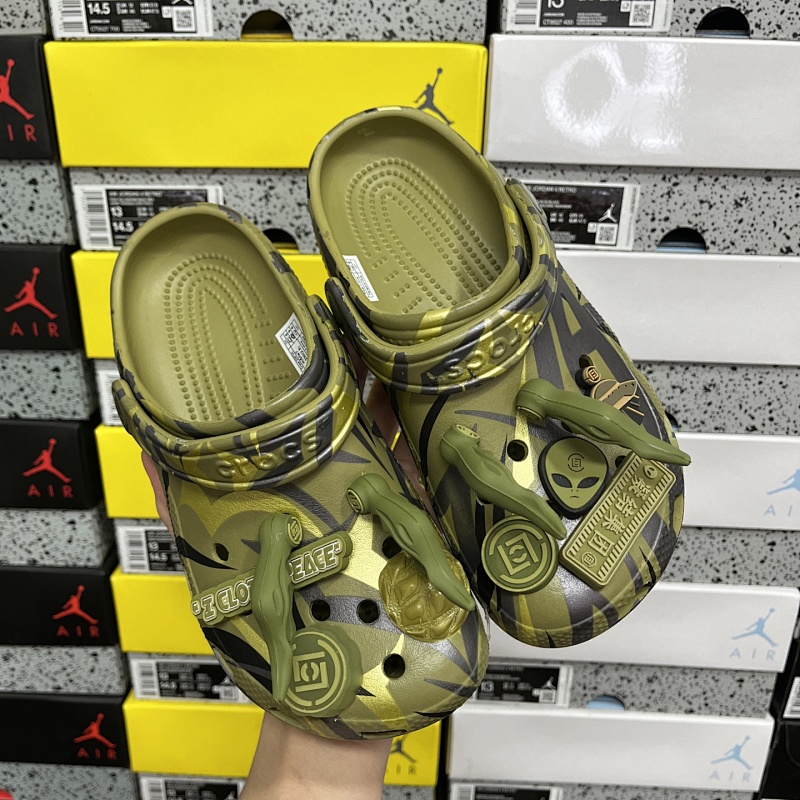 CROCS SNEAKERS (3)