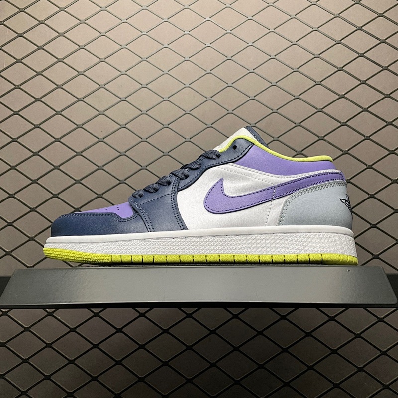 JORDAN SNEAKERS (230)