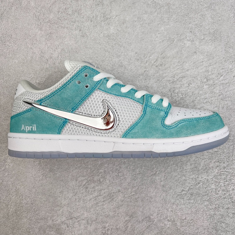 NIKE SNEAKERS (253)