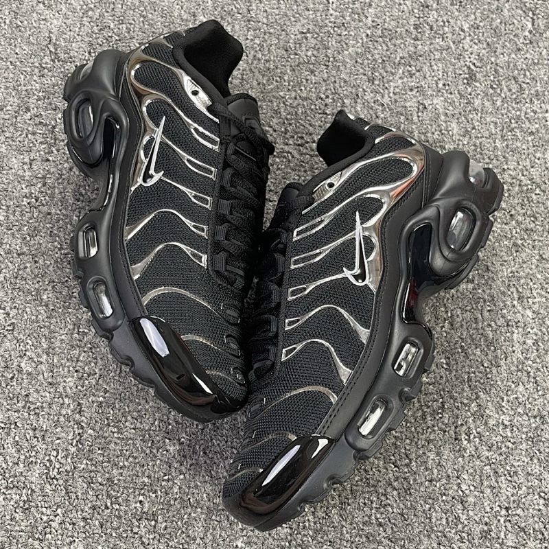 NIKE SNEAKERS (522)