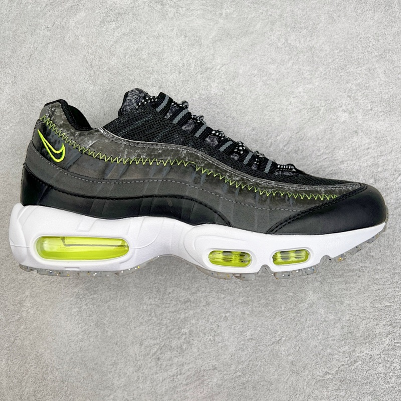 NIKE SNEAKERS (617)