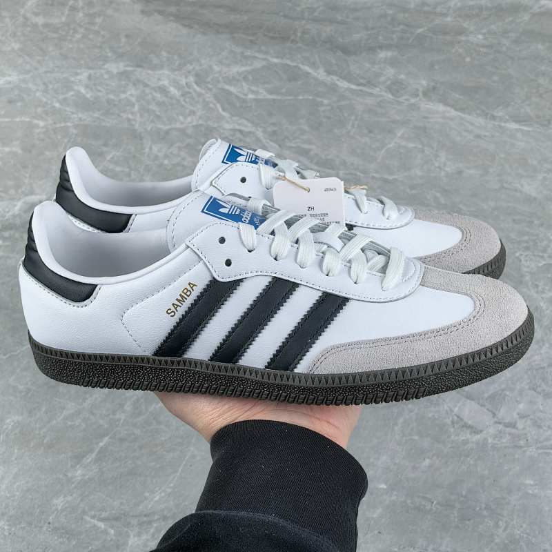ADIDAS SNEAKERS (115)