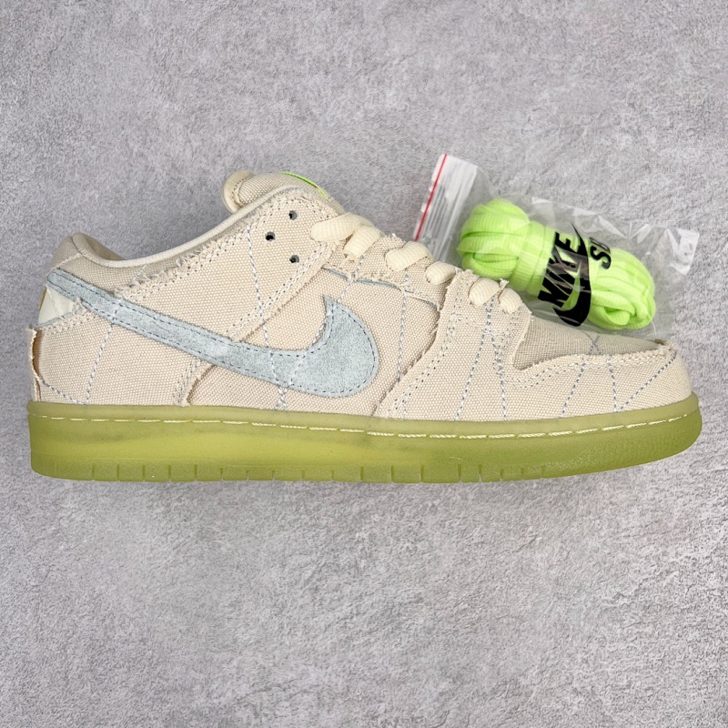 NIKE SNEAKERS (219)