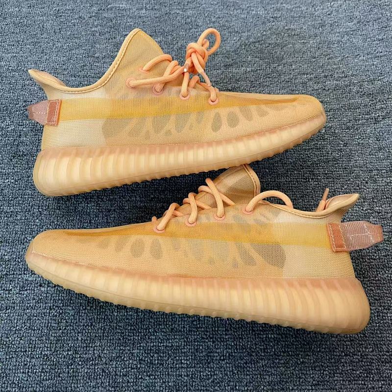 YEEZY SNEAKERS (44)