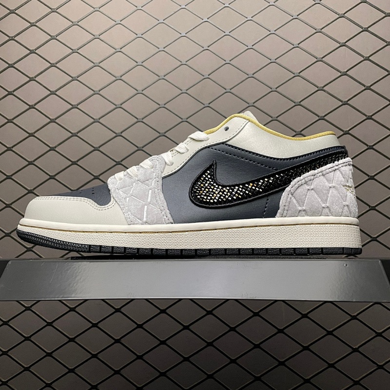 JORDAN SNEAKERS (201)