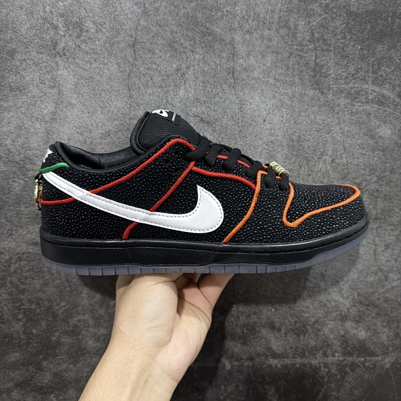 NIKE SNEAKERS (196)