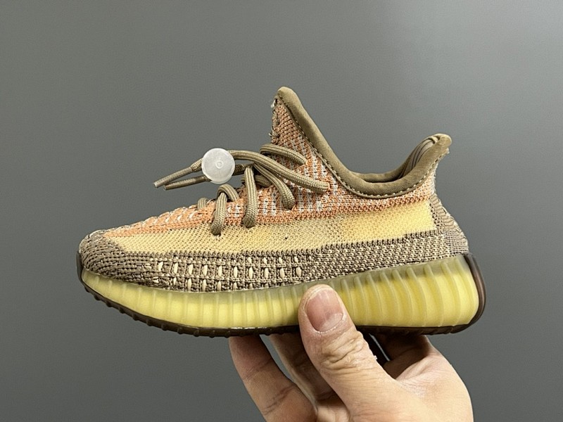 YEEZY SNEAKERS