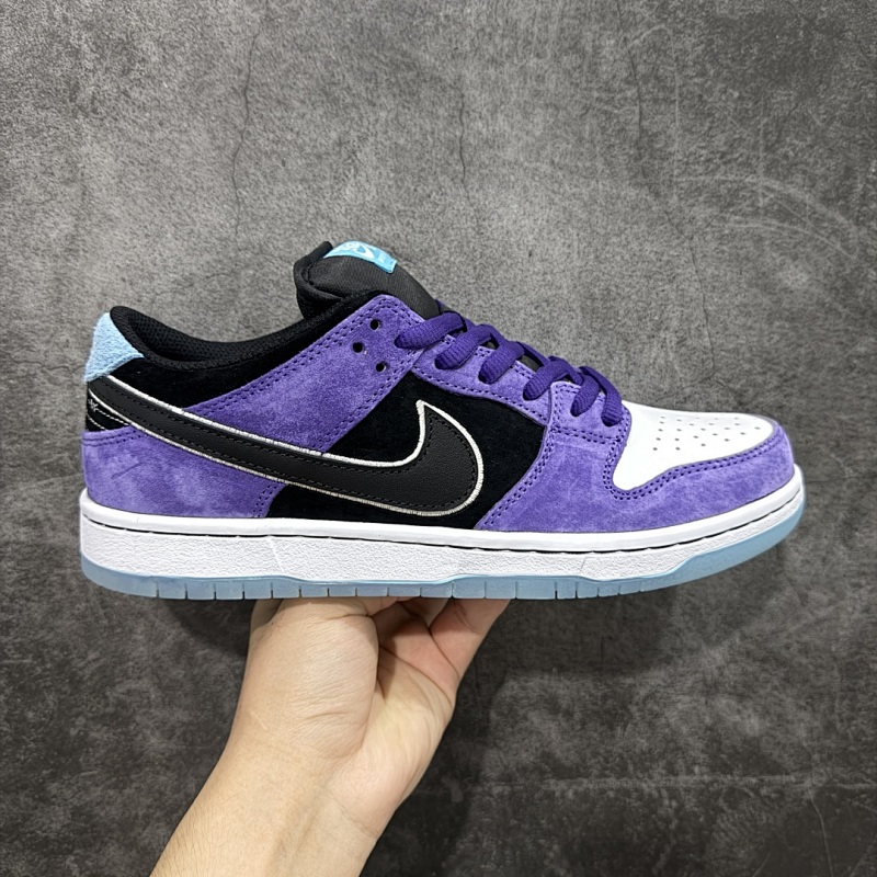 NIKE SNEAKERS (198)