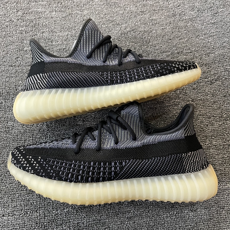 YEEZY SNEAKERS (48)