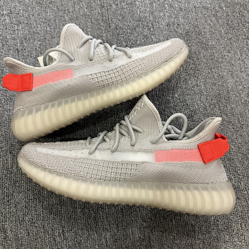 YEEZY SNEAKERS (17)