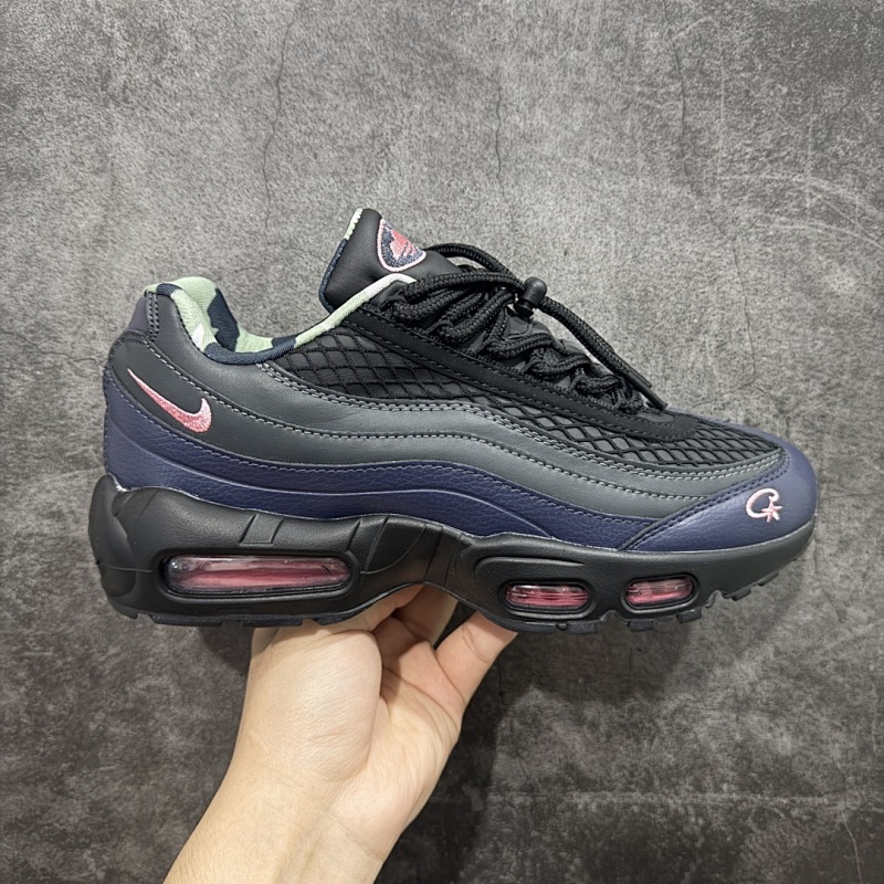 NIKE SNEAKERS (576)