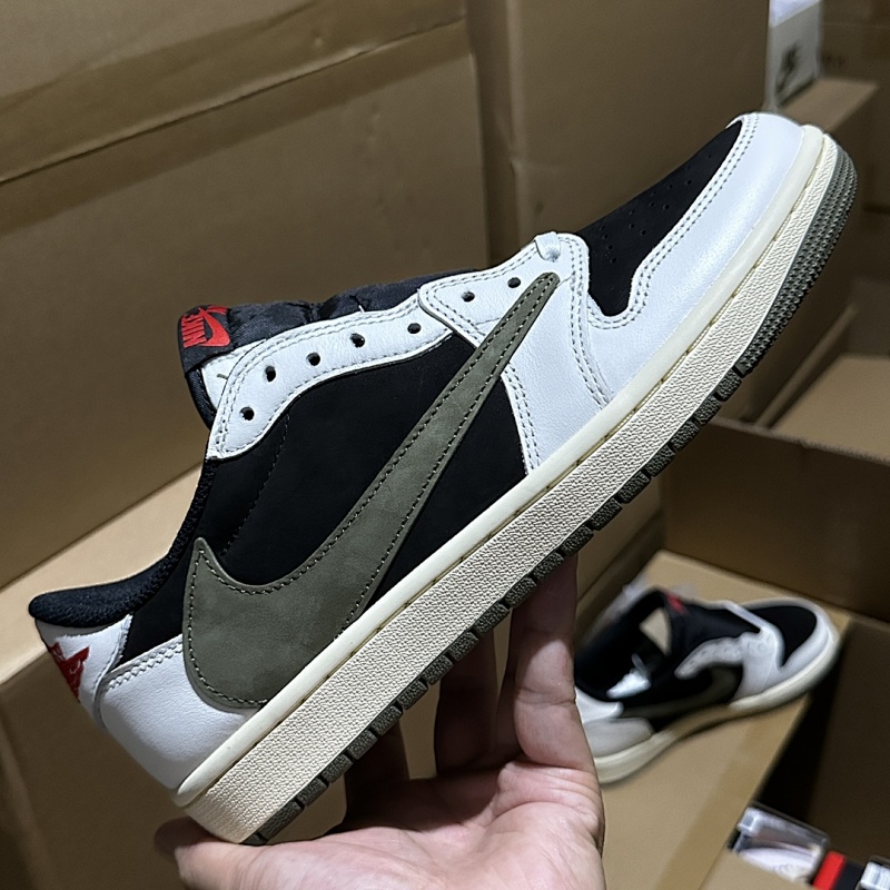 JORDAN SNEAKERS (358)