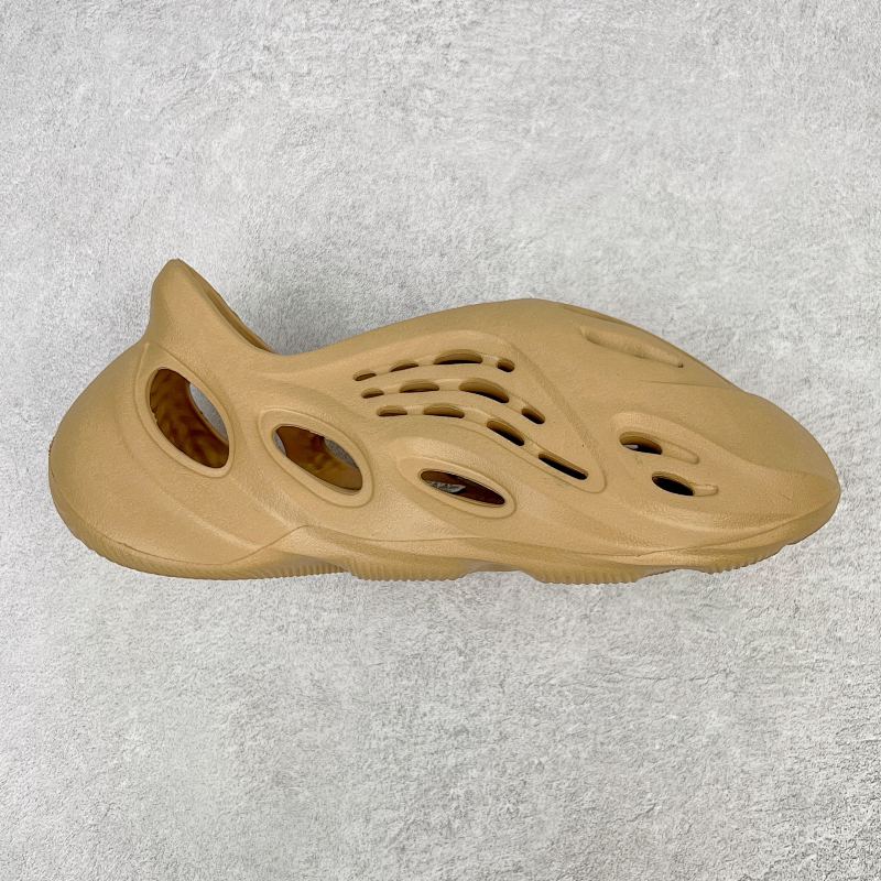 YEEZY SNEAKERS (102)