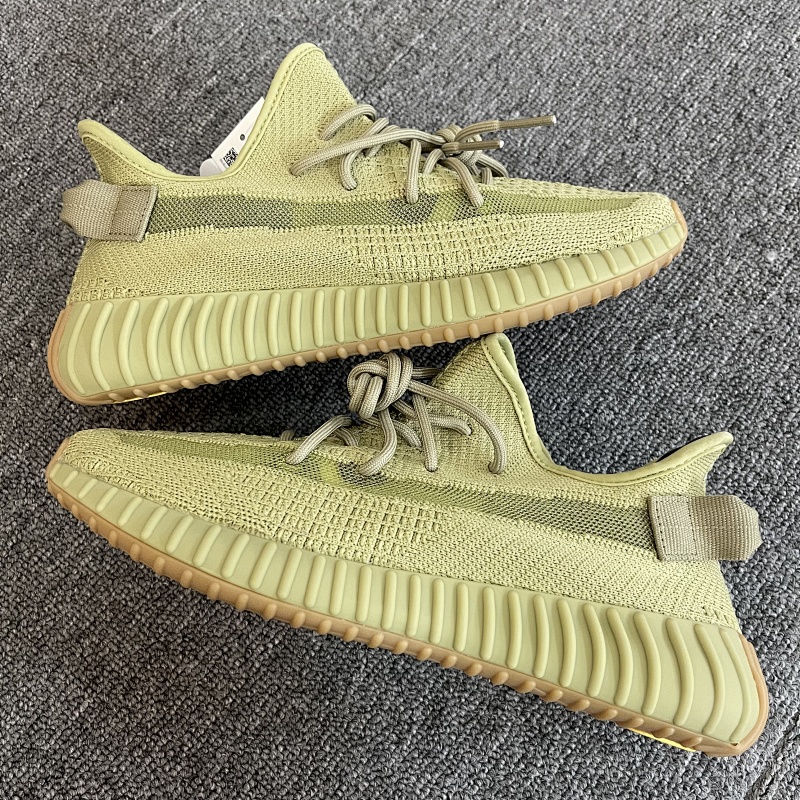 YEEZY SNEAKERS (31)