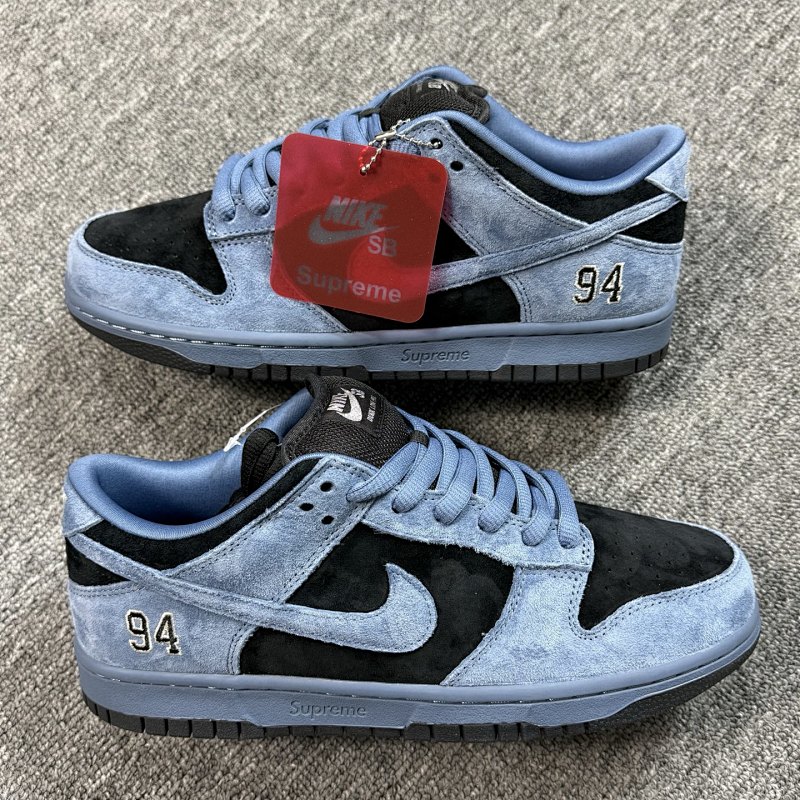 NIKE SNEAKERS (143)