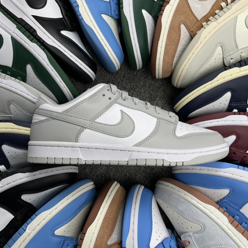NIKE SNEAKERS (132)