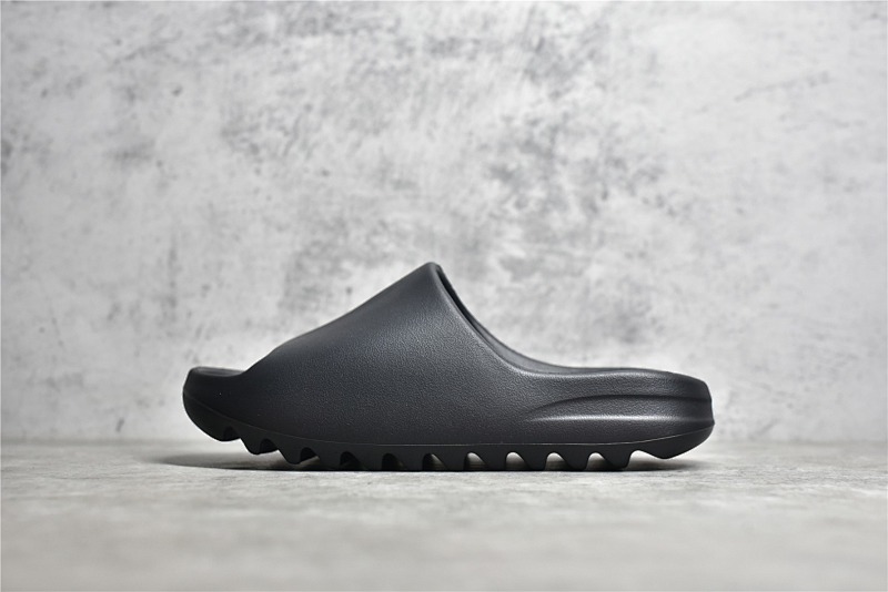 YEEZY SNEAKERS (89)