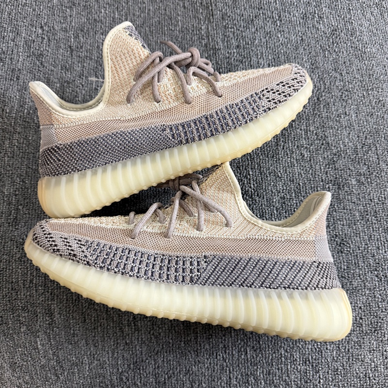 YEEZY SNEAKERS (21)