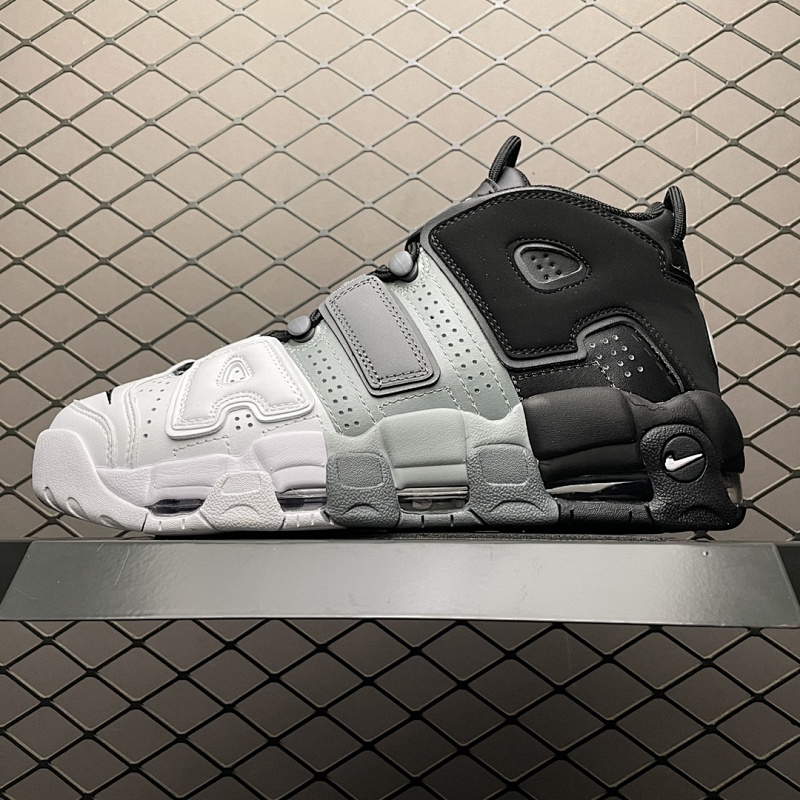 NIKE SNEAKERS (773)
