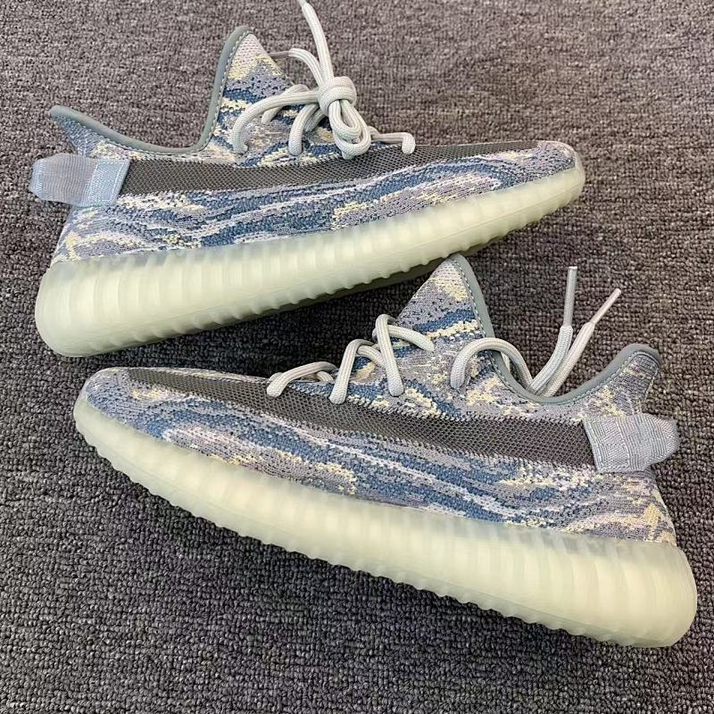 YEEZY SNEAKERS (39)