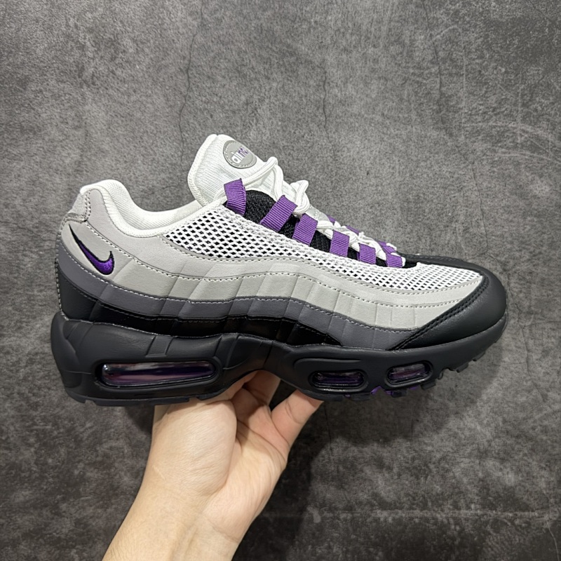 NIKE SNEAKERS (578)