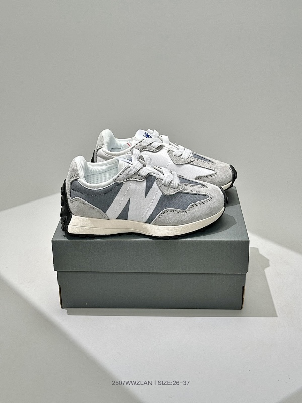 NEW BALANCE SNEAKERS