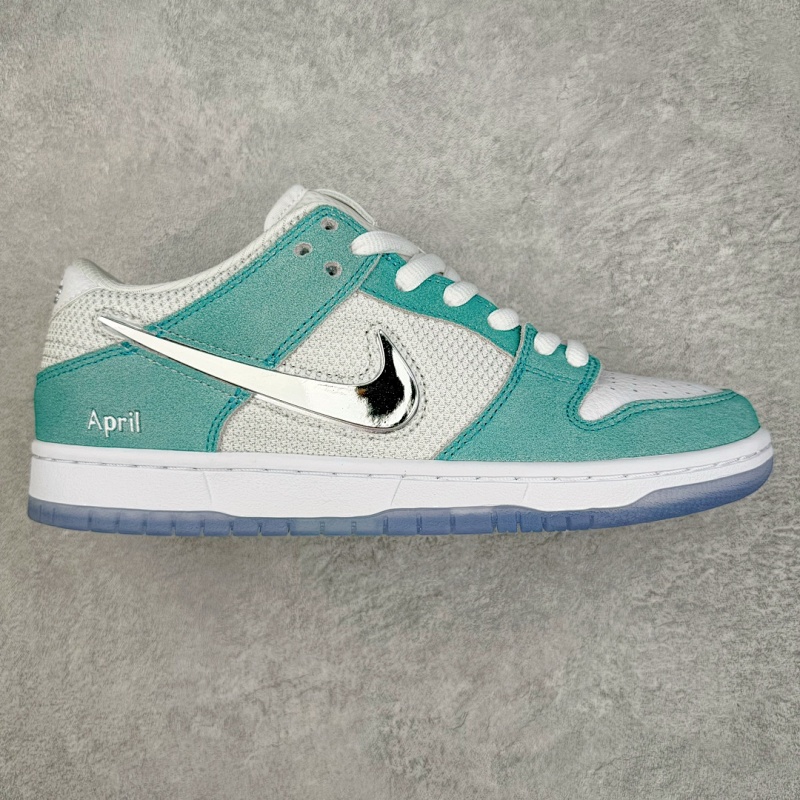 NIKE SNEAKERS (178)