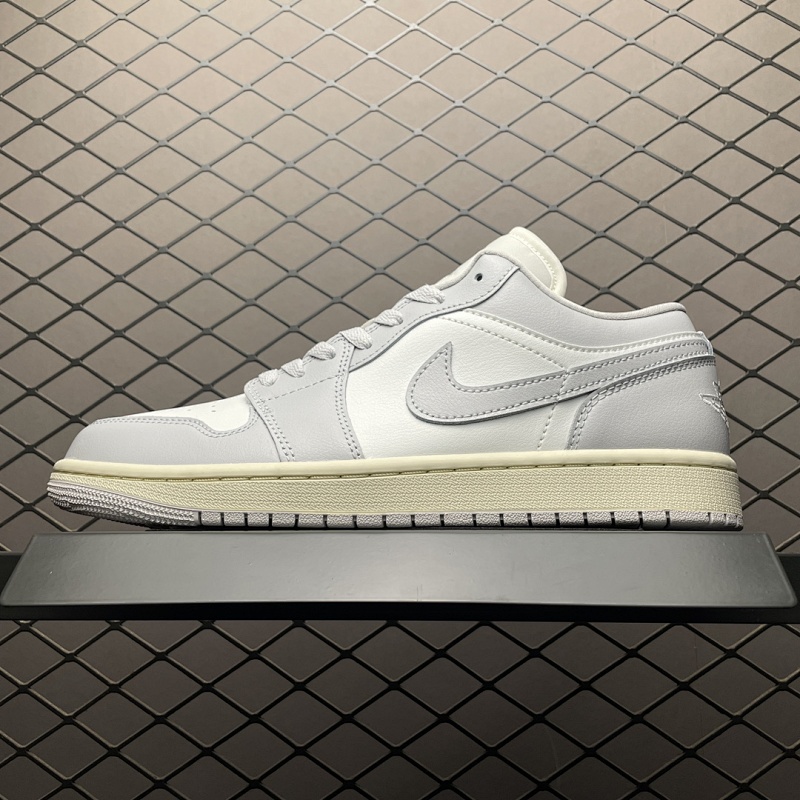 JORDAN SNEAKERS (126)