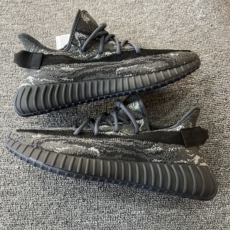 YEEZY SNEAKERS (59)