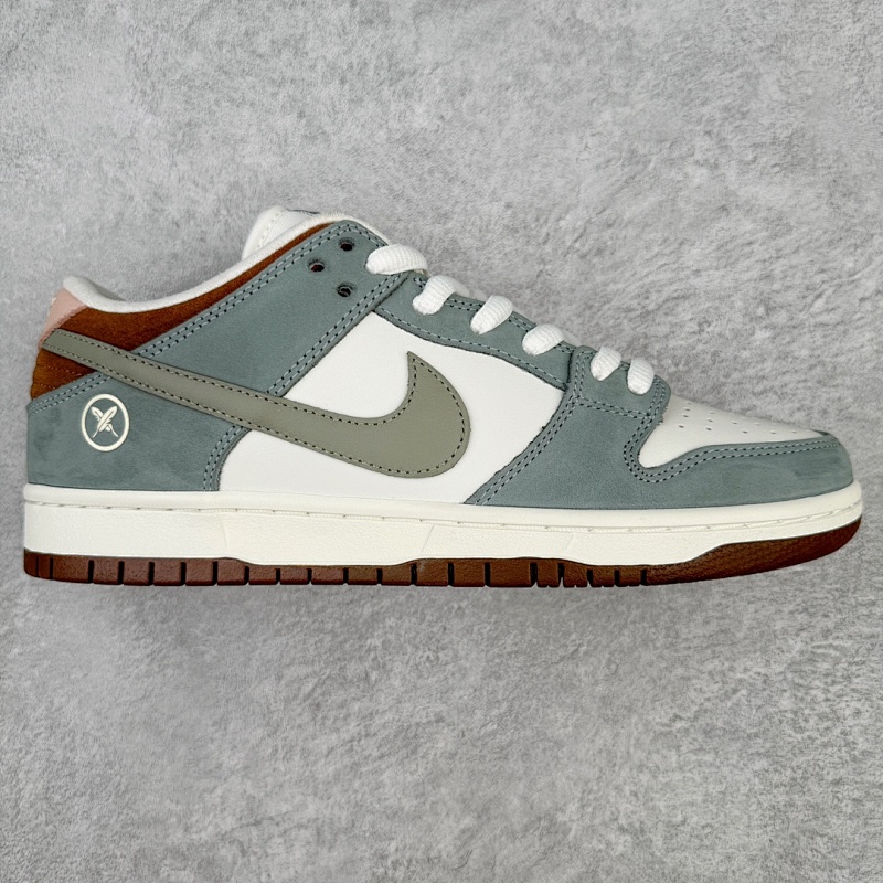 NIKE SNEAKERS (172)