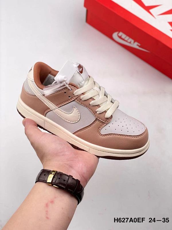 NIKE SNEAKERS