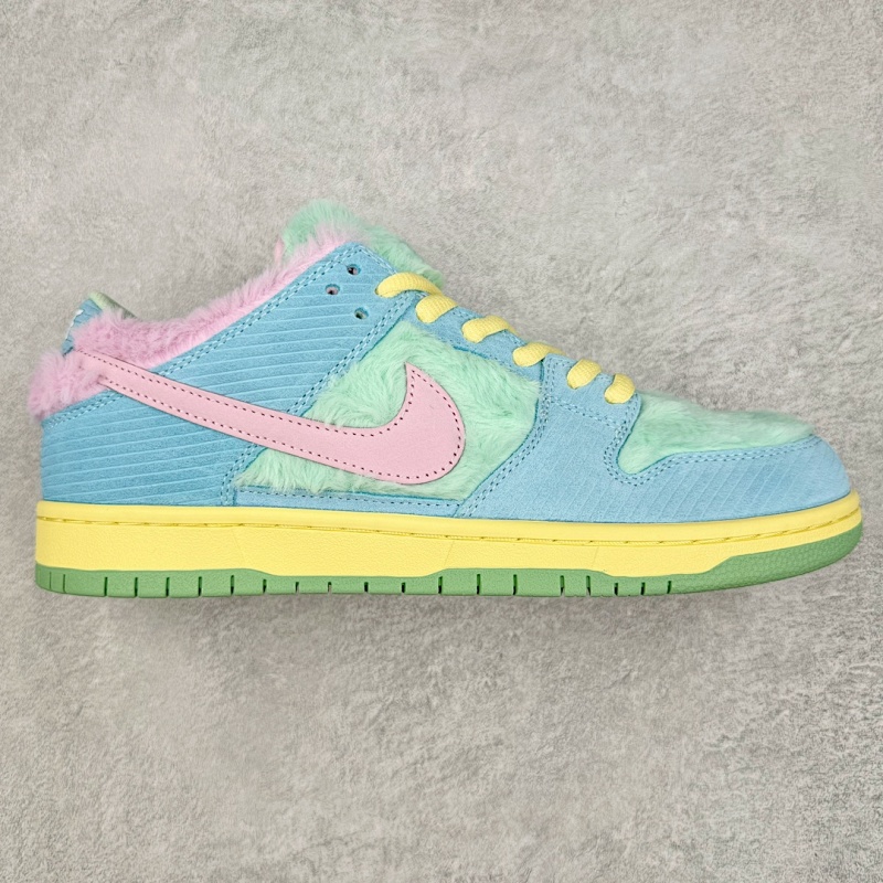NIKE SNEAKERS (203)