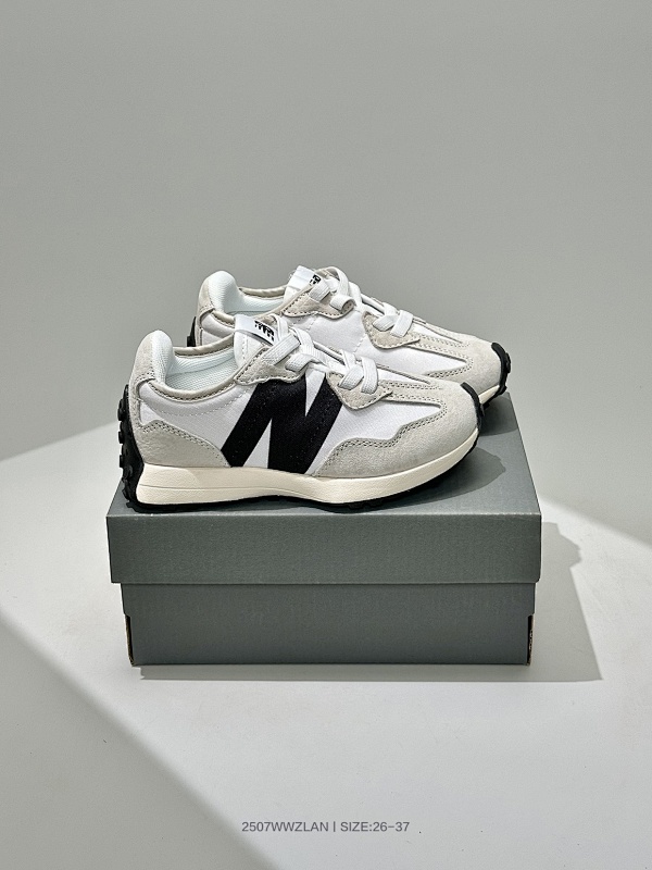 NEW BALANCE SNEAKERS