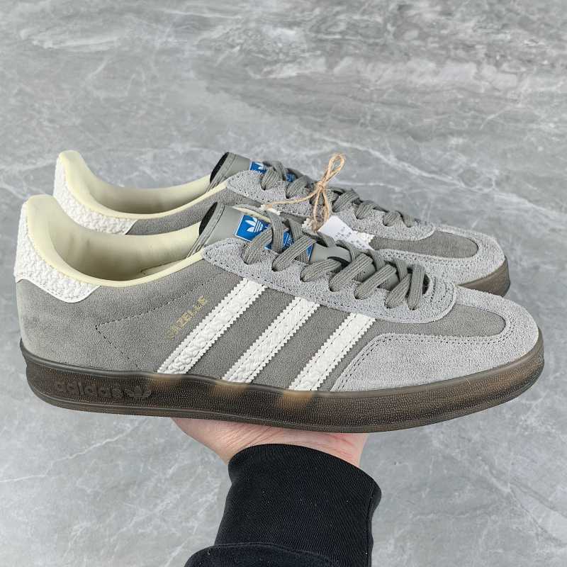 ADIDAS SNEAKERS (107)