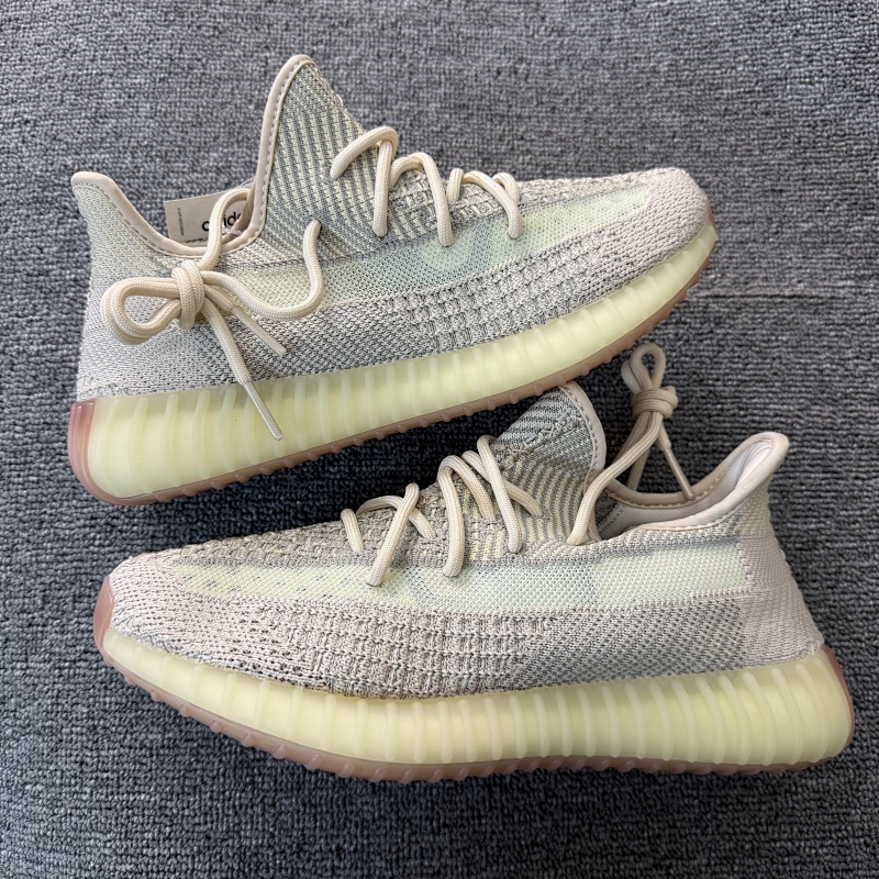 YEEZY SNEAKERS (23)